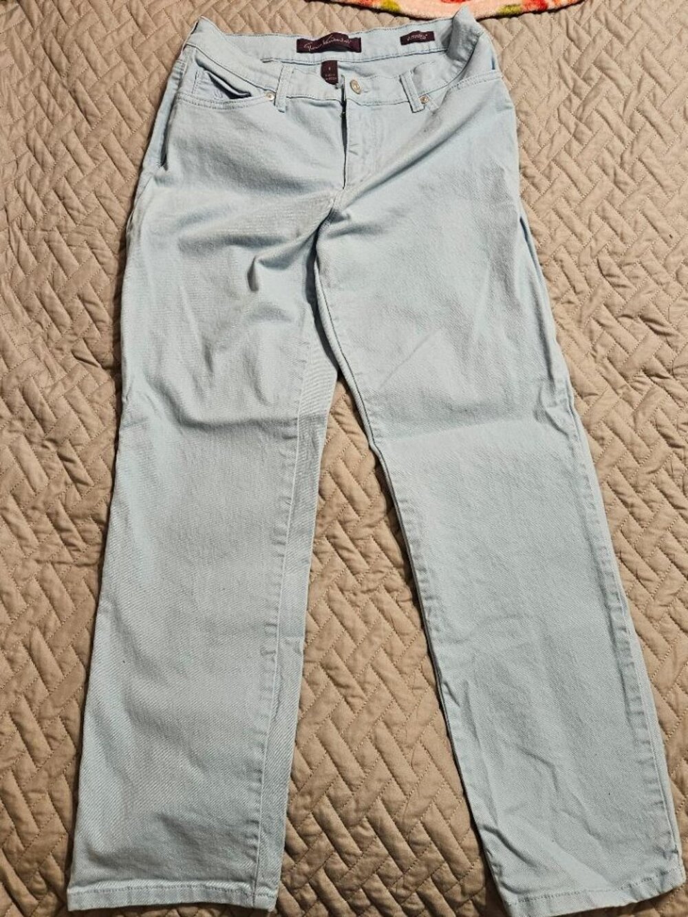 GLORIA VANDERBILT AMANDA blue colored jeans size 8